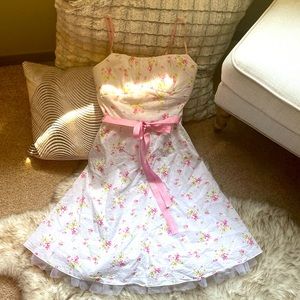 White dress with pink flowers. Size 4/5